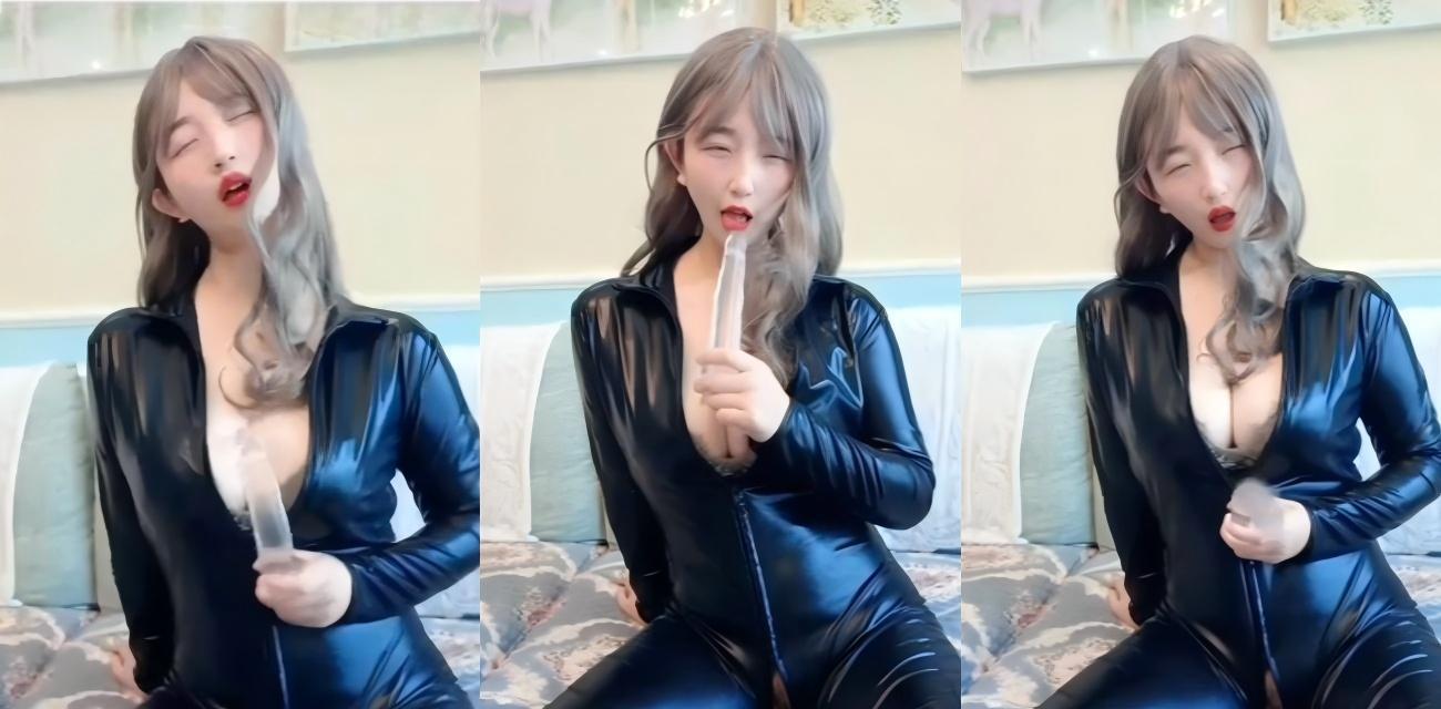 快手擦边女主播 晨曦兔子 订制皮衣自慰私拍 透明假屌剧烈插穴 紧致嫩鲍蜜汁横流！ - 51吃瓜网-51吃瓜网