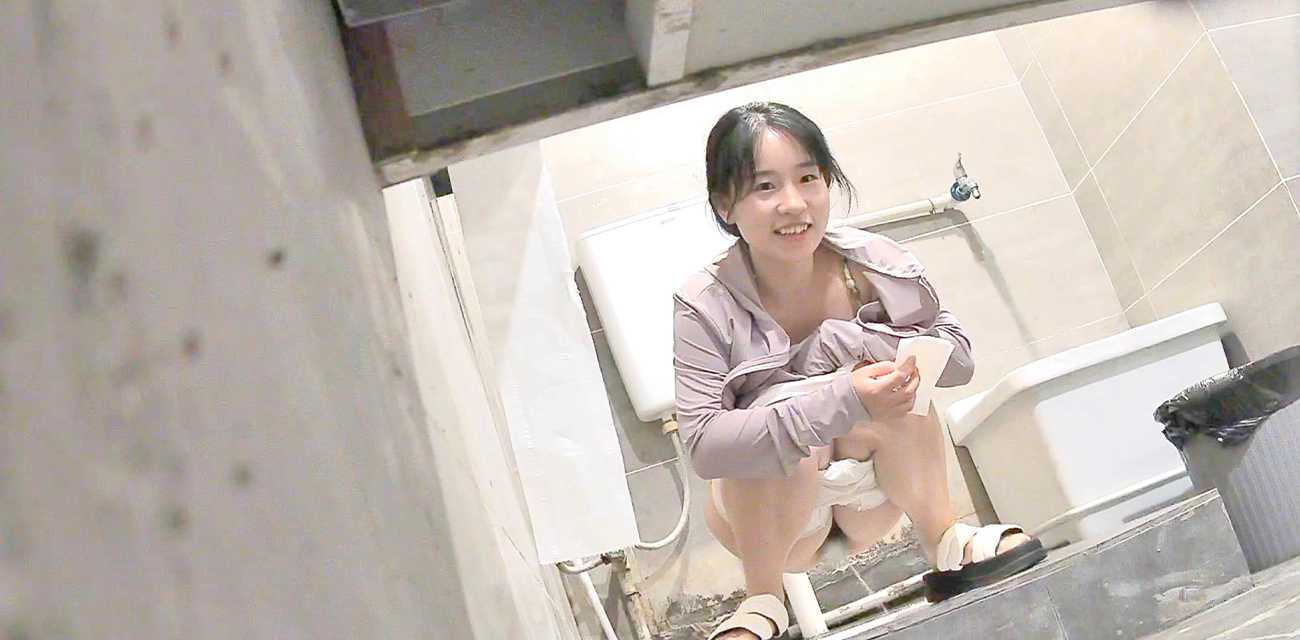 厕所偷拍大神最新神作 各种白嫩鲍鱼让人欲罢不能 后拍无敌角度 嫩穴从天而降的视觉冲击！ 热搜 HOT - 51吃瓜网-51吃瓜网