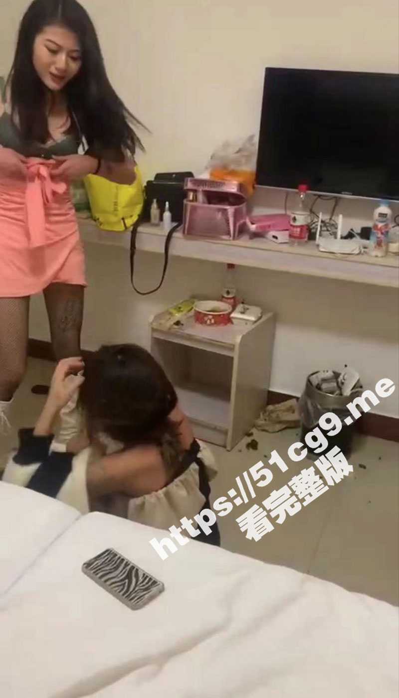 霸凌又现！ 长得挺好看的精神小妹 竟然下手这么狠！被霸凌的小姐姐无辜的眼神看得让人真揪心 - 51吃瓜网-51吃瓜网