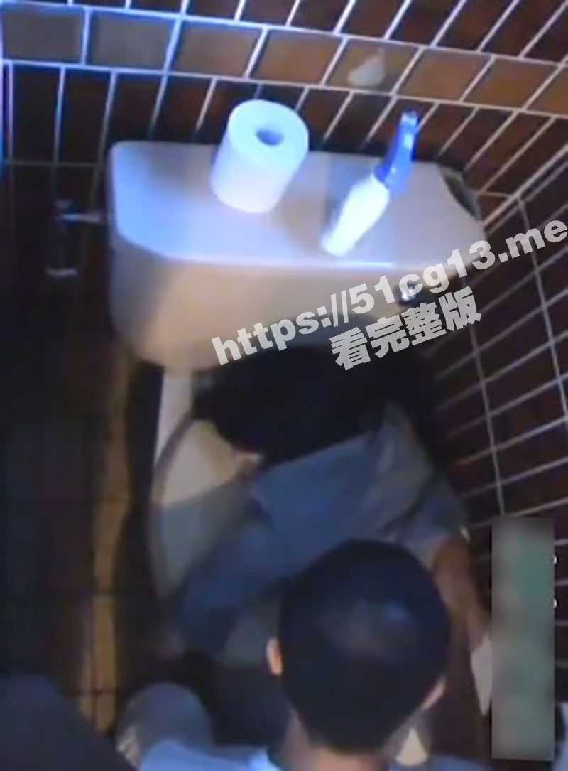 真实捡尸！猥琐男厕所捡尸极品气质巨乳少妇 这奶子也太看好了把 这种好事我咋碰不上 - 51吃瓜网-51吃瓜网