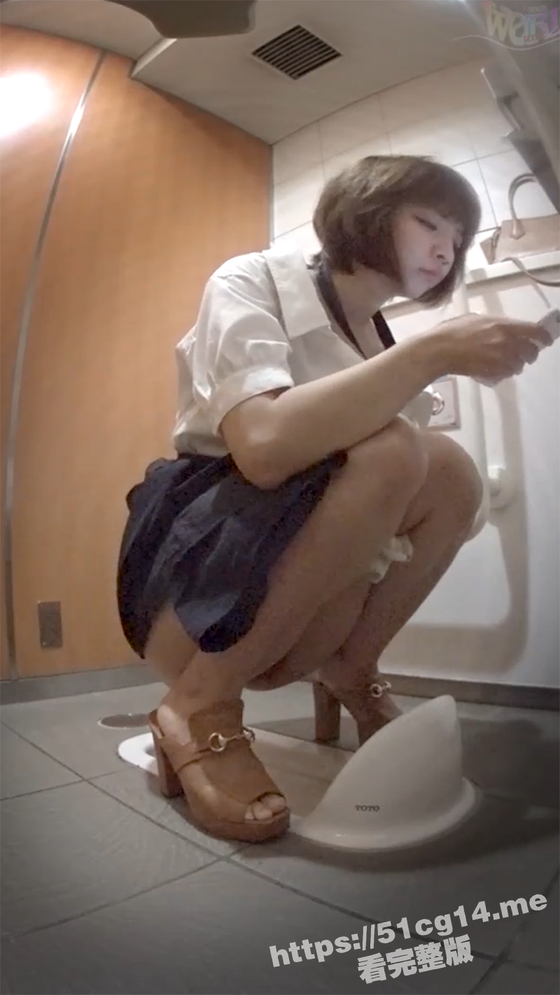大学女生厕所偷拍！独特视角加双机位 拍摄超多大屁股JK小姐姐上厕所！ - 51吃瓜网-51吃瓜网