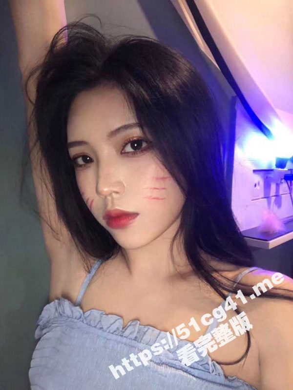 按住极品高颜值反差婊的头深喉 她哭着说不要了 但那又如何？扯住头发接着来 反差婊就是要大力猛操！！！-51吃瓜网