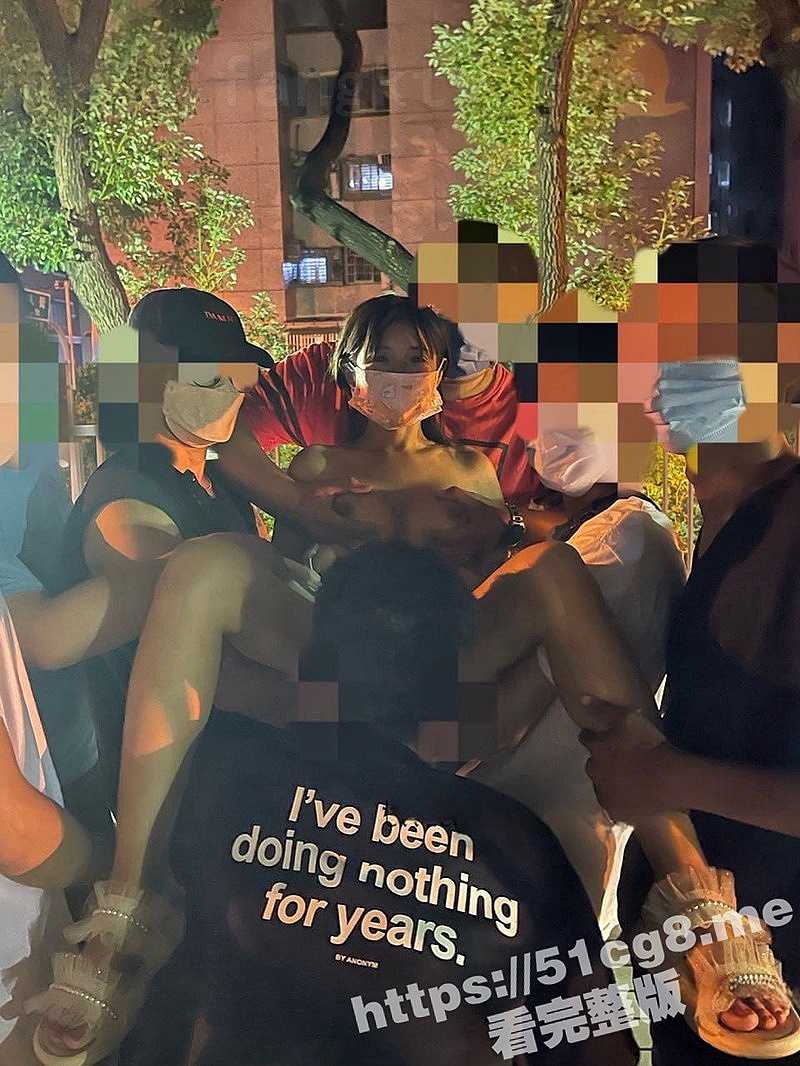 推特 janpet 私拍 极品肉便器 热衷户外露出 暴露身体和一个排的大汉群p 场面堪比日本AV - 51吃瓜网-51吃瓜网