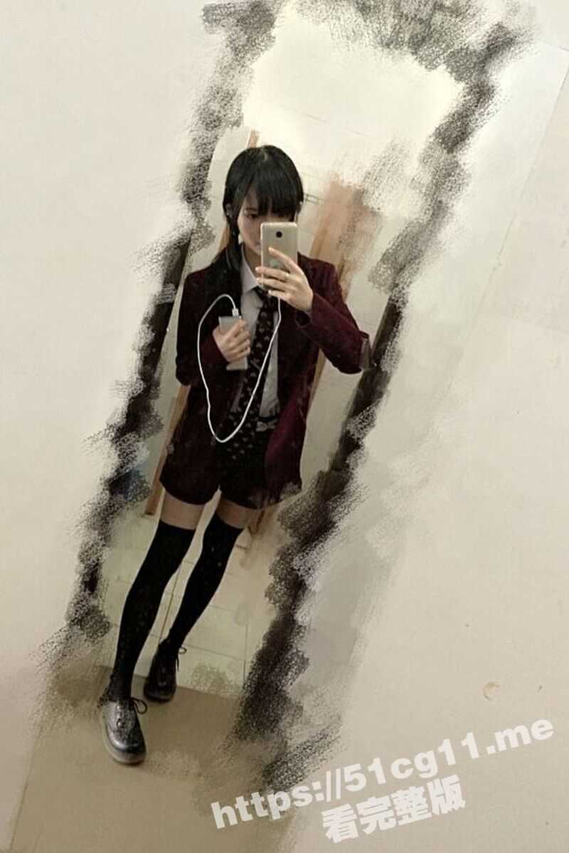 台湾 真实同学迷奸 初次做爱的视频男主 手法还很生涩 有点恋足癖 多次亲女主的嫩足 - 51吃瓜网-51吃瓜网