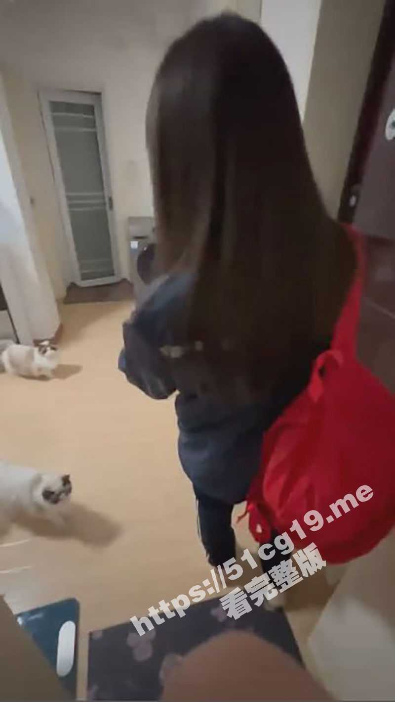 我家猫会后空翻 (第三部）！美女大学生小吴兼职喂猫被男雇主骗上床大屌后入 - 51吃瓜网-51吃瓜网