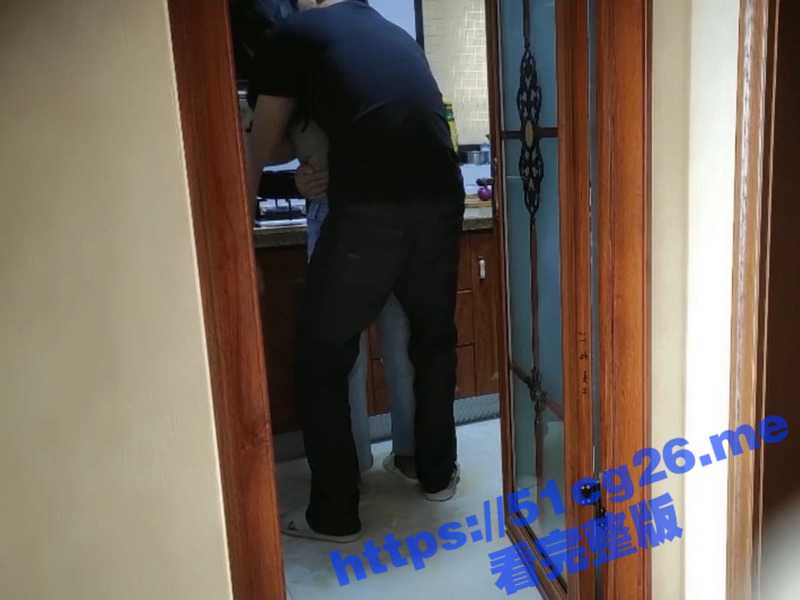 叔嫂乱伦 趁着哥哥出差 嫂子自己在家在厨房做饭时 直接后入 直让嫂子发出淫荡的呻吟声 - 51吃瓜网-51吃瓜网
