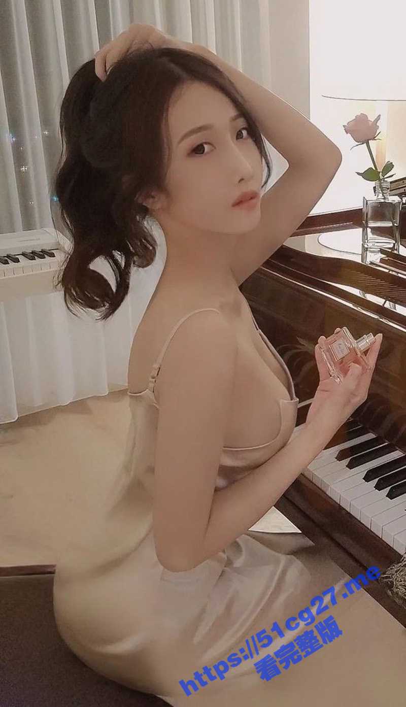 台湾 平时冷酷高贵气质巨乳钢琴老师 伊美娜和男友不雅自拍片流出 - 51吃瓜网-51吃瓜网