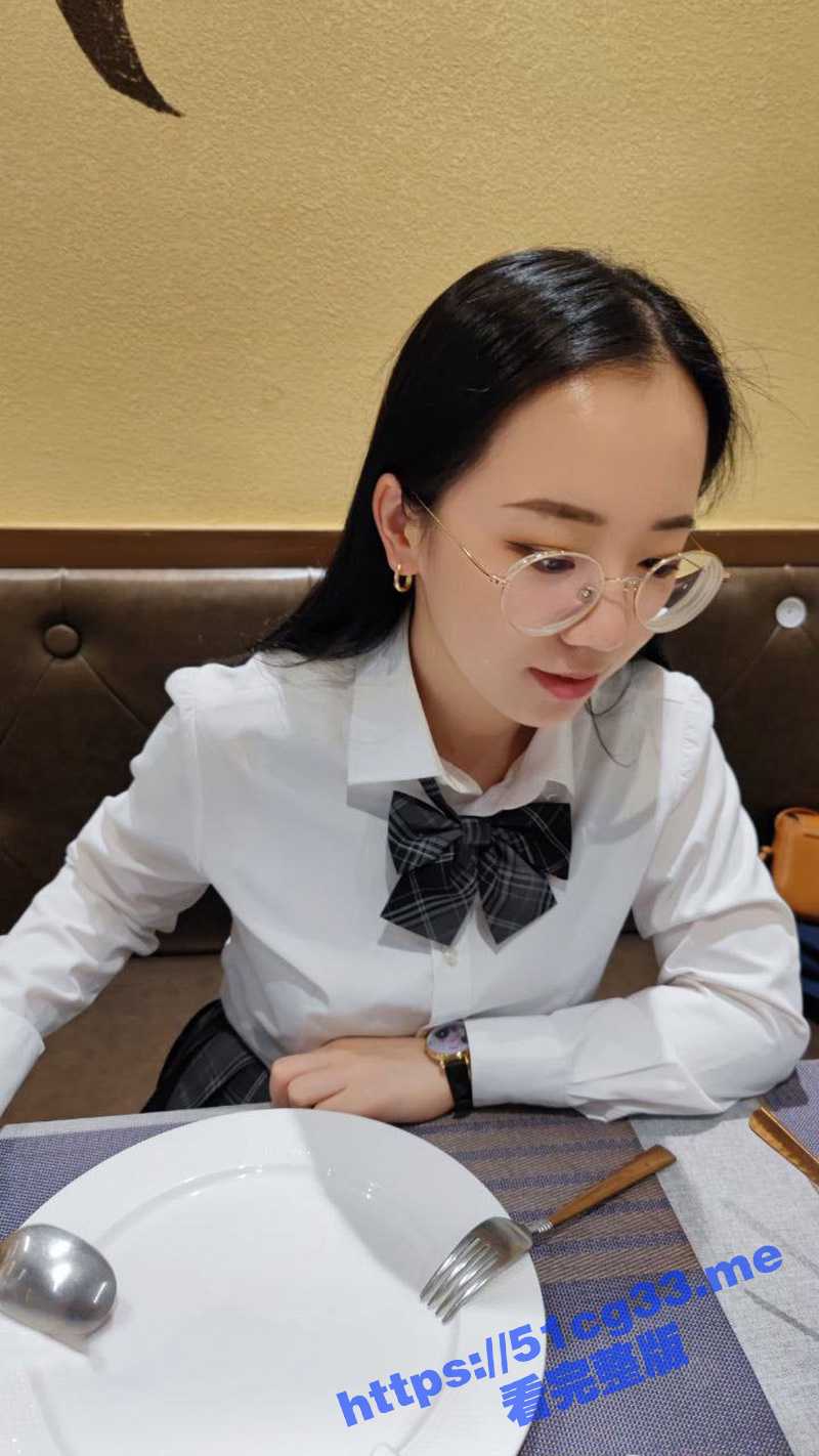 吃鸡鸡 嗦蛋皮 舔屁眼子！眼睛妹女大学生为了生活不得不爬着当狗 金主舒服了钱就来了！ - 51吃瓜网-51吃瓜网