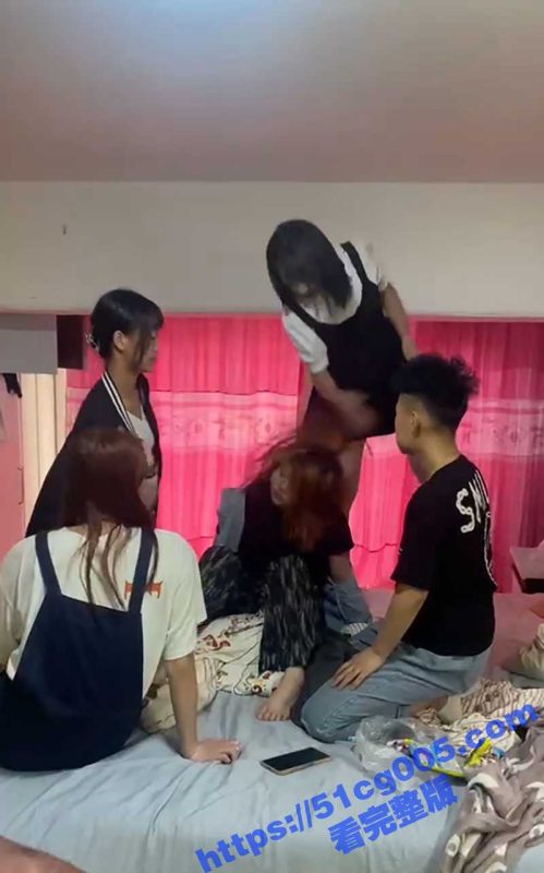 精神小妹被霸凌真实场面 想不到精神小妹也会被霸凌 平时欺负别人 自己也会被人欺负-51吃瓜网