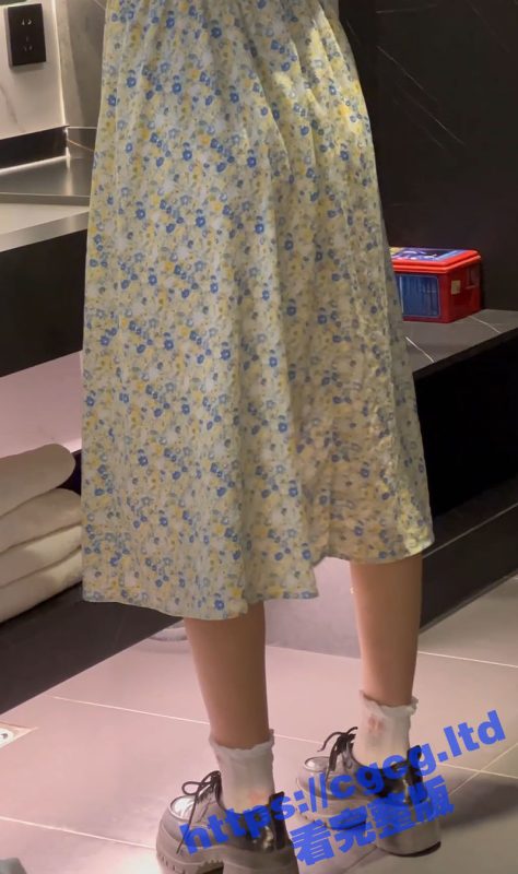 “哇 你的逼逼好粉喔” 专约嫩妹 江南第一深情 约操极品绿翠花裙在校大学生 各种姿势无套猛操内射嫩逼-51吃瓜网