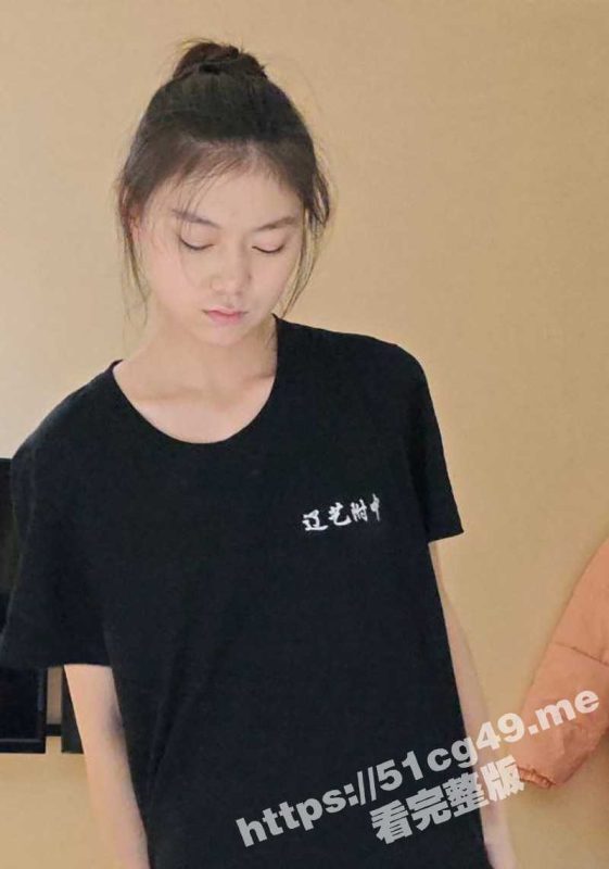大学生清纯美眉第一次约炮 有点放不开慢慢口交 自己把跳蛋往自己的小穴里放 有点不太熟练-51吃瓜网
