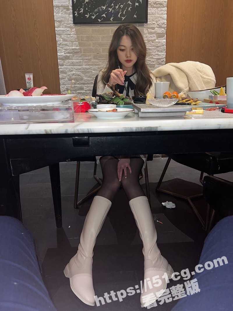 私人会所叫了个颜值小妹 直接在吃饭的地方口交吃鸡 然后后入爆操 妹子实在太骚了！ - 51吃瓜网-51吃瓜网