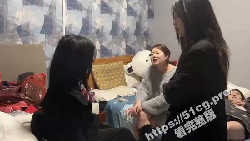 山东日照海乐迪KTV霸凌事件 黑衣女子被围殴 跪地磕头求饶-51吃瓜网