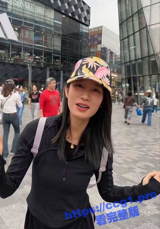 北京37岁的单身离异少妇 范小萌 在抖音直播期间 主动约榜一大哥到家里做爱！-51吃瓜网