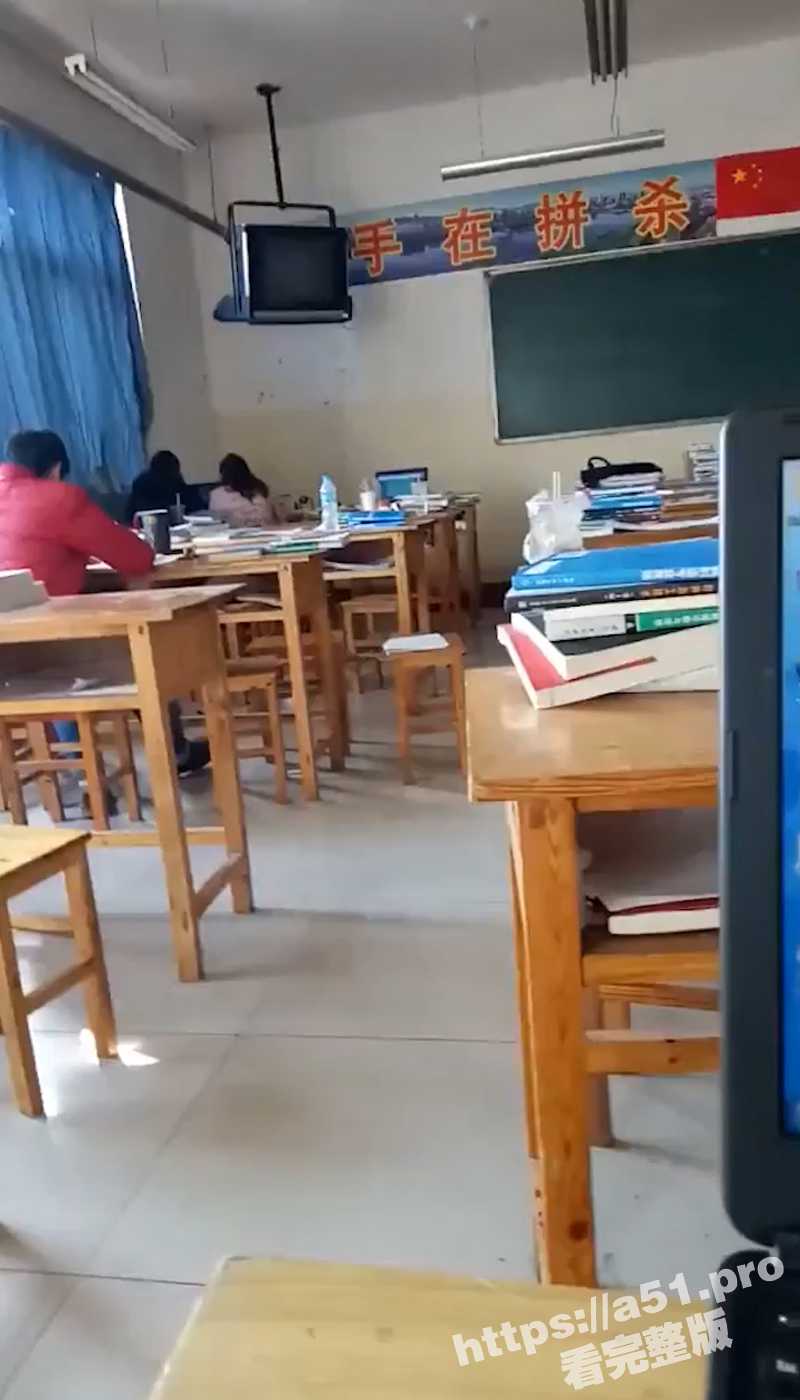 徐州学生妹小赵与校男友不雅露脸自拍流出 毒龙野战教室口交 外表挺清纯的妹子被调教的很反差！ - 51吃瓜网-51吃瓜网
