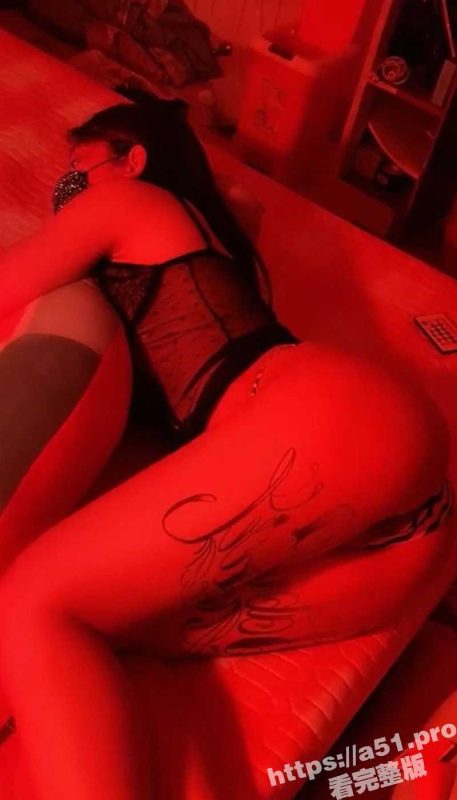 大奶嫩妹极品身材 一只小嘤嘤 与男友啪啪自拍 巨乳肥臀超顶！后入捏奶爆操超好看！-51吃瓜网
