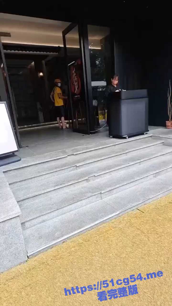 小仙女破防啦！外卖小哥一句肥头大耳 小姐姐突然破防暴打外卖小哥 还要求道歉！ - 51吃瓜网-51吃瓜网