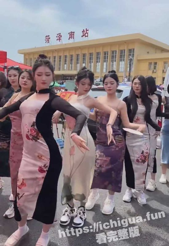 郭有才全网爆火后 菏泽火车站便成妖魔鬼怪群魔乱舞的聚集地 网友制作视频嘲讽！-51吃瓜网