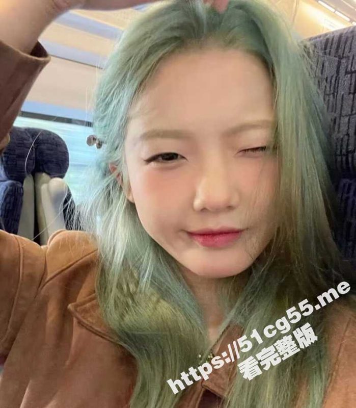 绿毛大学生精神小妹和男友开房约炮 被男友直接素颜怼脸拍摄 妹子还害羞的捂脸 被操的嗷嗷叫-51吃瓜网