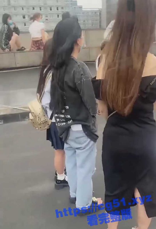 足浴店老板卷钱跑路 女技师们集体天台跳楼讨薪 据说少的有几万 多的有十几万！-51吃瓜网