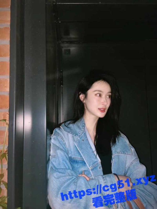 天津反差婊 谢雨灵 平常在公司挺清纯正经的 老公出差迫不及待勾引我去操逼 还必须颜射！-51吃瓜网