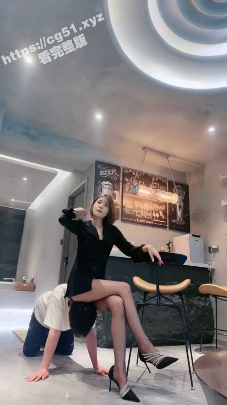 黑丝美腿女王在线调教 满足足控一切幻想 这就是字母圈的快乐吗？-51吃瓜网