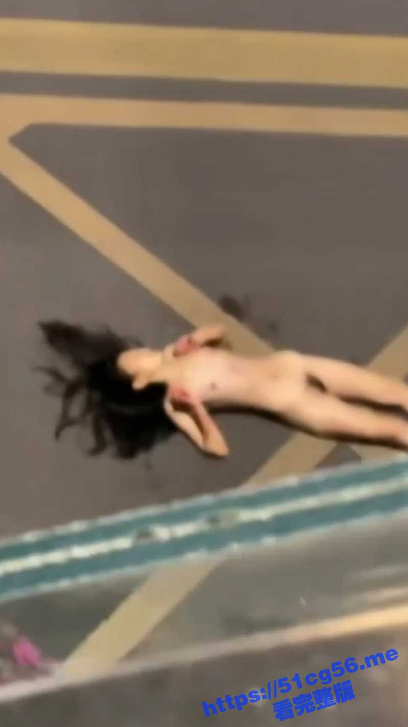 罕见！打野打的命没了 这么好的身材 在天桥野战 这是爽翻天了被操下去了？ - 51吃瓜网-51吃瓜网