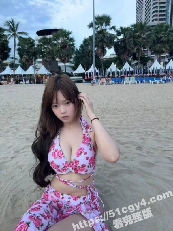 反差母狗学生妹被爆不雅视频 丰满圆润巨乳被不断柔搓 网调下展示不同骚姿 浪到爆炸！-51吃瓜网