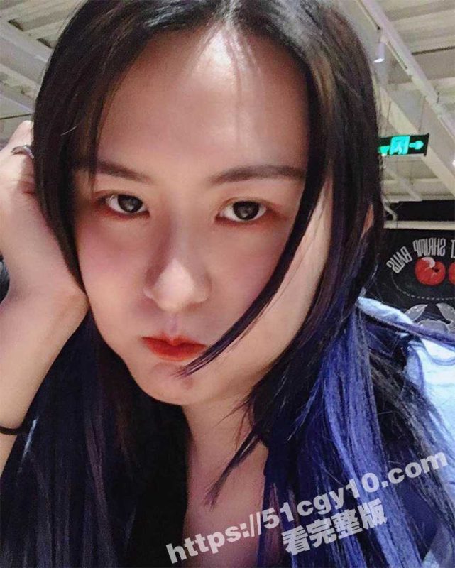 广东极品大奶骚妻 方诗琴 微胖天花板自带母狗气质 背着老公给网友展示大奶骚穴 简直浪的飞起！-51吃瓜网