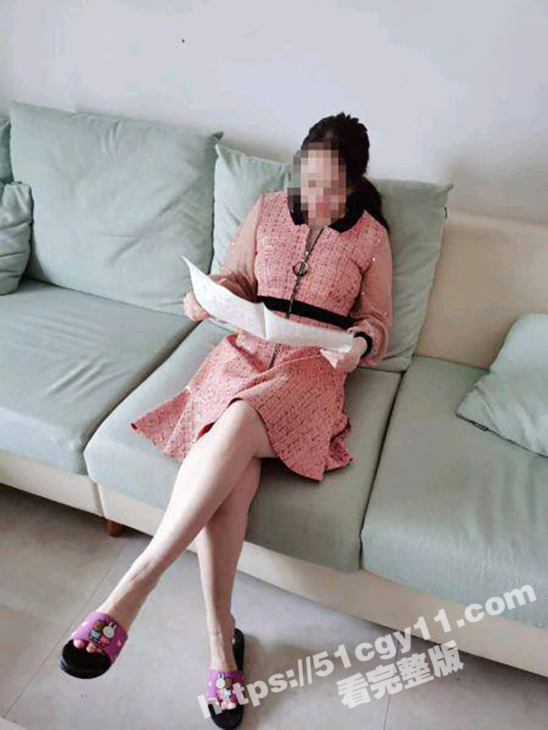 海角乱伦大神 一个脚印花 老妈坐在我身上自己动真的太爽了 今天是我和老妈做的最爽的一次！ - 51吃瓜网-51吃瓜网