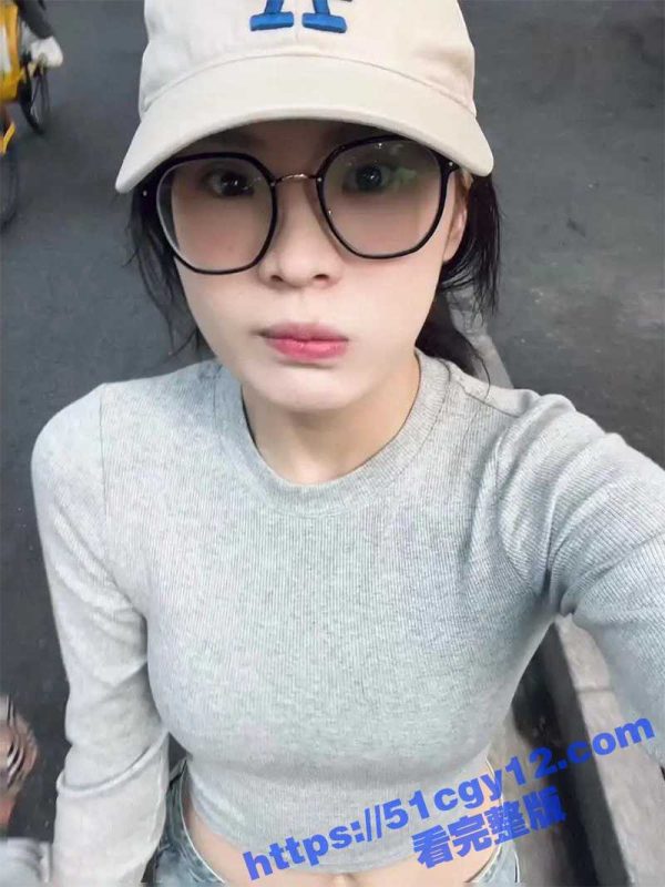 富二代约炮大神 只约高质量女大学生 清纯甜妹被成功拿下 各种口交爆操肆意玩弄 彻底沦为大神的精盆之一！-51吃瓜网