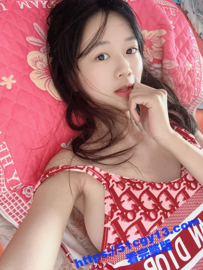 广州金贸学院高颜值毕业生 曾歆瑶 实习期间寂寞难耐 与异地男友视频捏奶露逼不停引诱 这也太骚了吧！ - 51吃瓜网-51吃瓜网