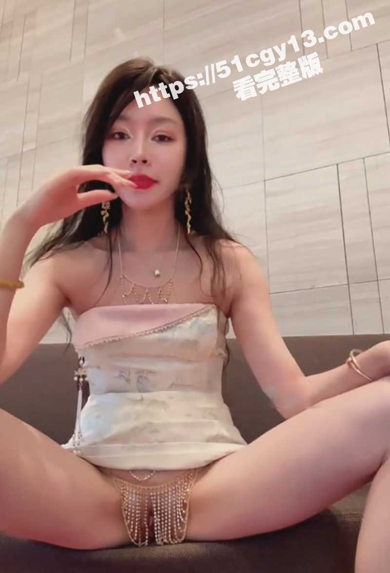 御姐颜值网红 彤彤乖 竟骚出国门！在国外赌场当众露逼 出租车上给印度三哥看骚穴 没被射穿真是奇迹了！ - 51吃瓜网-51吃瓜网