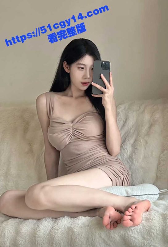 顶级足控艺术家？！抖音网红 一只妮 丝袜美足福利来袭 超清纯美女满足你的恋足癖好！-51吃瓜网