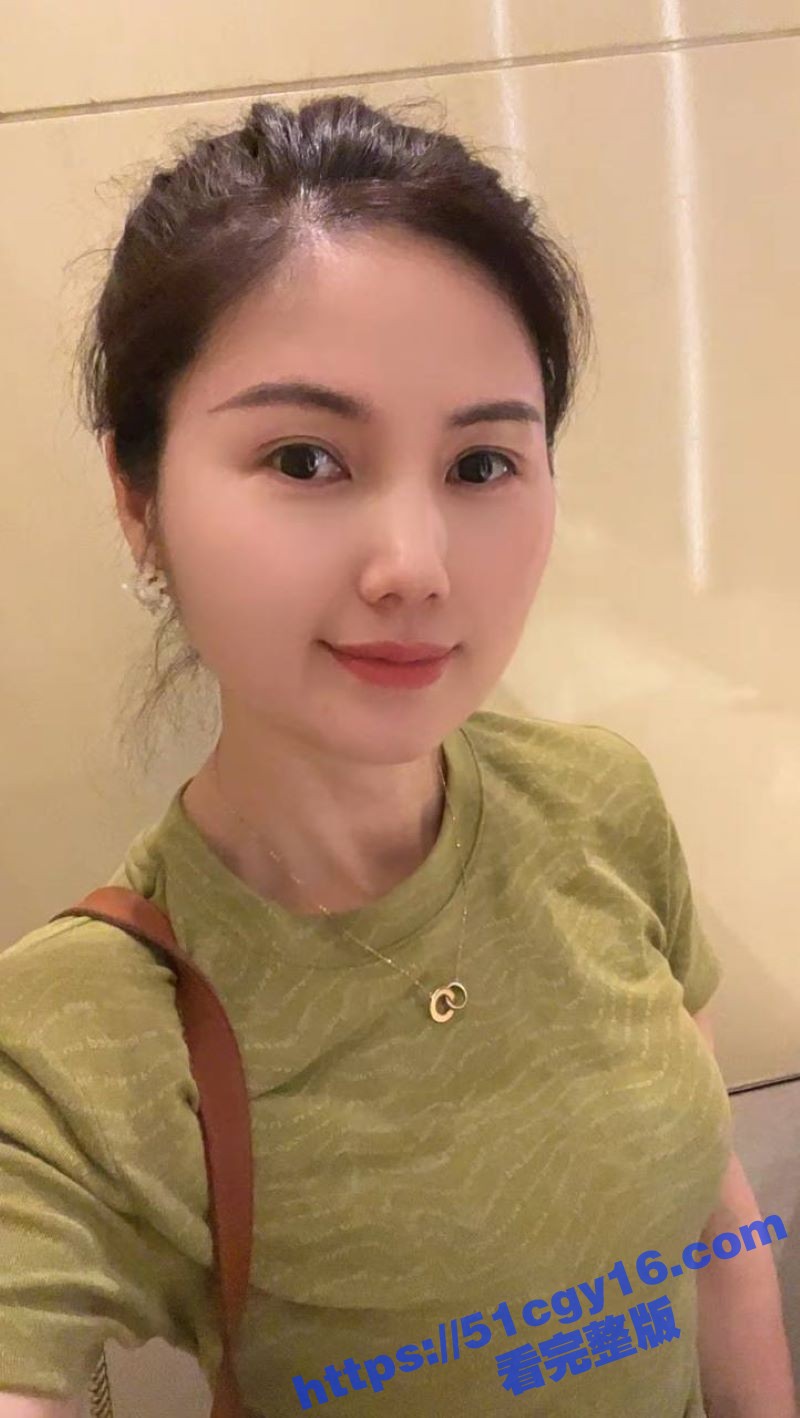 极品御姐人妻 身穿性感豹纹丝袜 被绿帽老公各种姿势轮番玩弄 操得高潮迭起眼神迷离 彻底沉沦于肉欲！ - 51吃瓜网-51吃瓜网