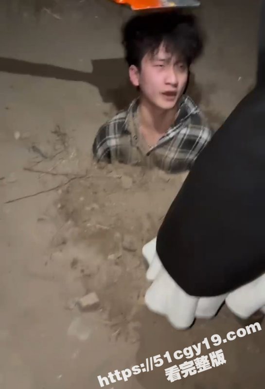 真人版出轨就活埋你！东北小伙出轨被抓 女友竟聚众将其活埋 上演东北恐怖爱情故事！-51吃瓜网