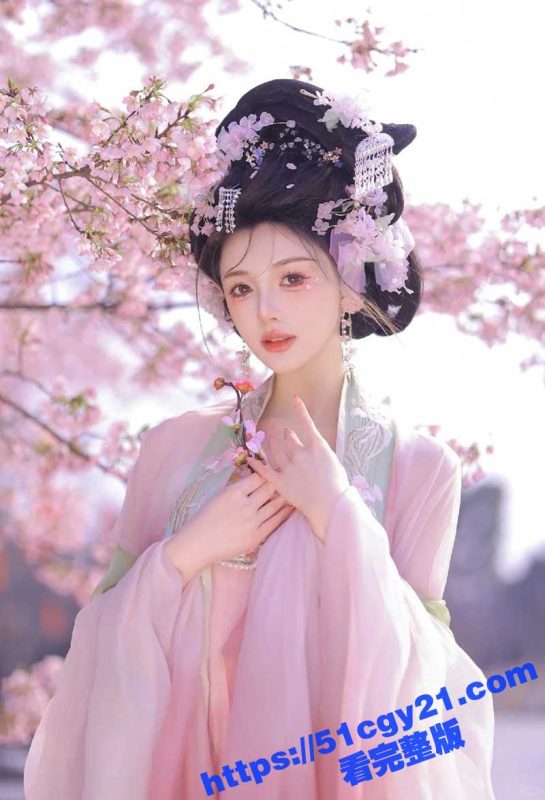 乱伦大神 我和亲妹妹 玩出新花样！巨乳妹妹穿汉服伺候亲哥 口交舔屌撅臀后入 兄妹做爱淫乱至极！-51吃瓜网