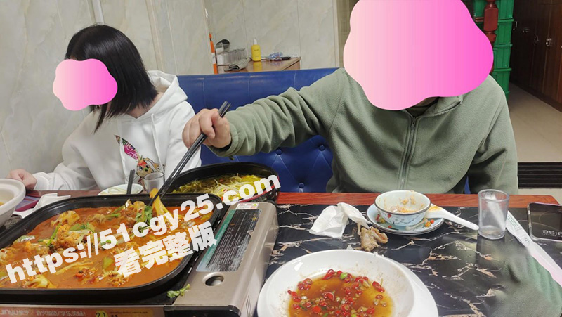 海角乱伦大神 我和娇妻的日常 大哥出差带着小兄弟去3P大嫂 偷情的感觉就是刺激！-51吃瓜网