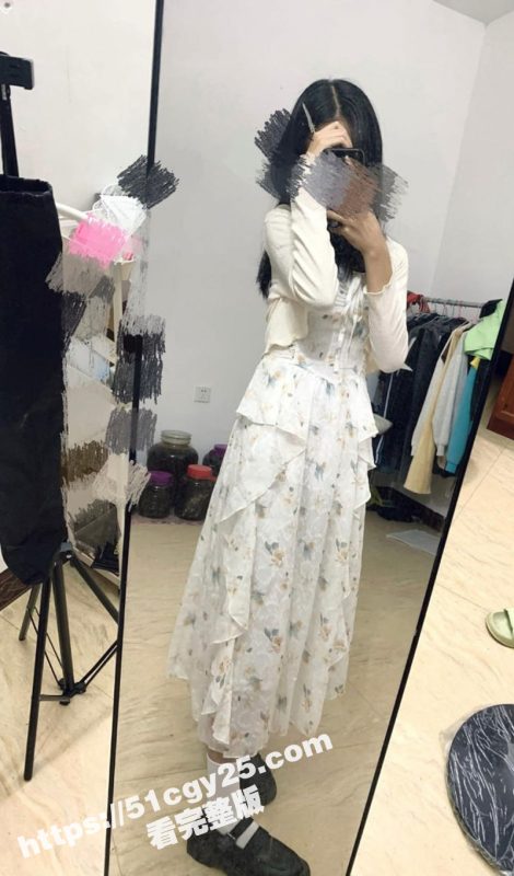 海角乱伦大神 想睡我妹小宁 舔狗给我妹打电话时候操她 我妹娇喘回答在吃辣条！-51吃瓜网