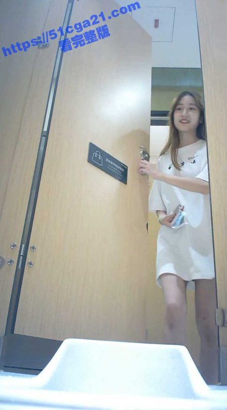 酒吧厕拍系列！全景拍摄陪酒公主们的放尿瞬间 满屏大长腿目不暇接 高清放尿惊爆眼球！-51吃瓜网