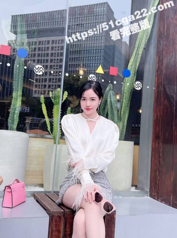 湖北荆门服装店老板娘 冯玉雯 醉酒后误将私拍发给KTV男模 不料被曝光全网人尽皆知！-51吃瓜网