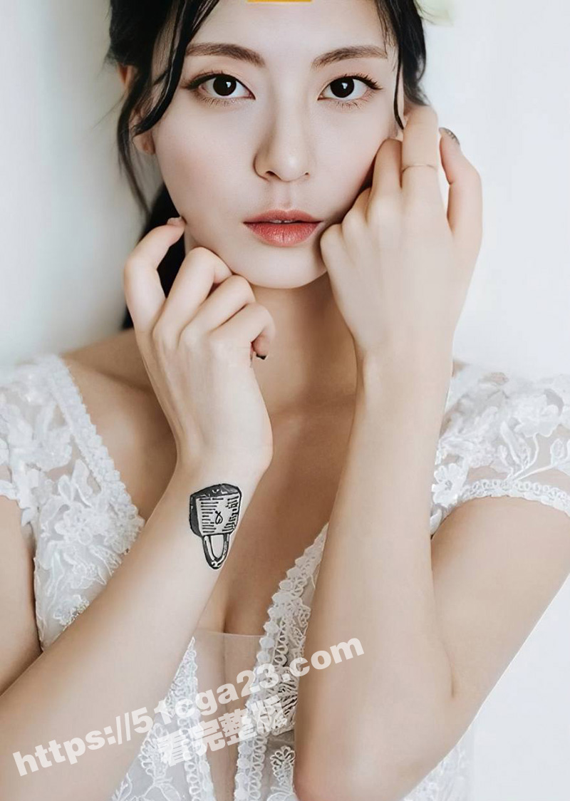 冷艳高级脸韩女与男友3p视频流出 场面淫荡无比激情四射 全网最全完整版！ - 51吃瓜网-51吃瓜网