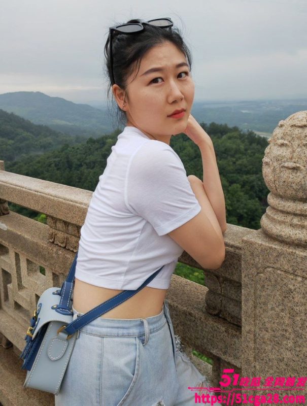 河北骚妻 刘雯 与情人私会 摆出各种姿势火热啪啪 紧致蜜穴被猛烈抽插 淫叫不止！-51吃瓜网