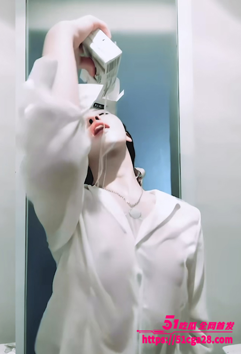 淫舞主播 伊美人 浇奶裸舞视频流出 绝美脸蛋火辣身材 全身淋奶湿身狂舞 天然美乳白嫩诱人！ - 51吃瓜网-51吃瓜网