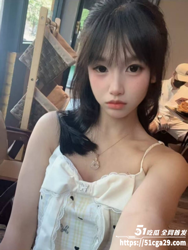 真实迷奸！白嫩学生妹醉酒后 被带到酒店强制深喉扇嘴巴爆操 无套内射后犹如垃圾般被丢弃一旁！ - 51吃瓜网-51吃瓜网