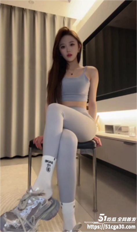 高颜值调教女王 车模伊 瑜伽裤吊带寸止榨精 唾液滴足淫语挑逗 白袜美腿令人垂涎欲滴！-51吃瓜网