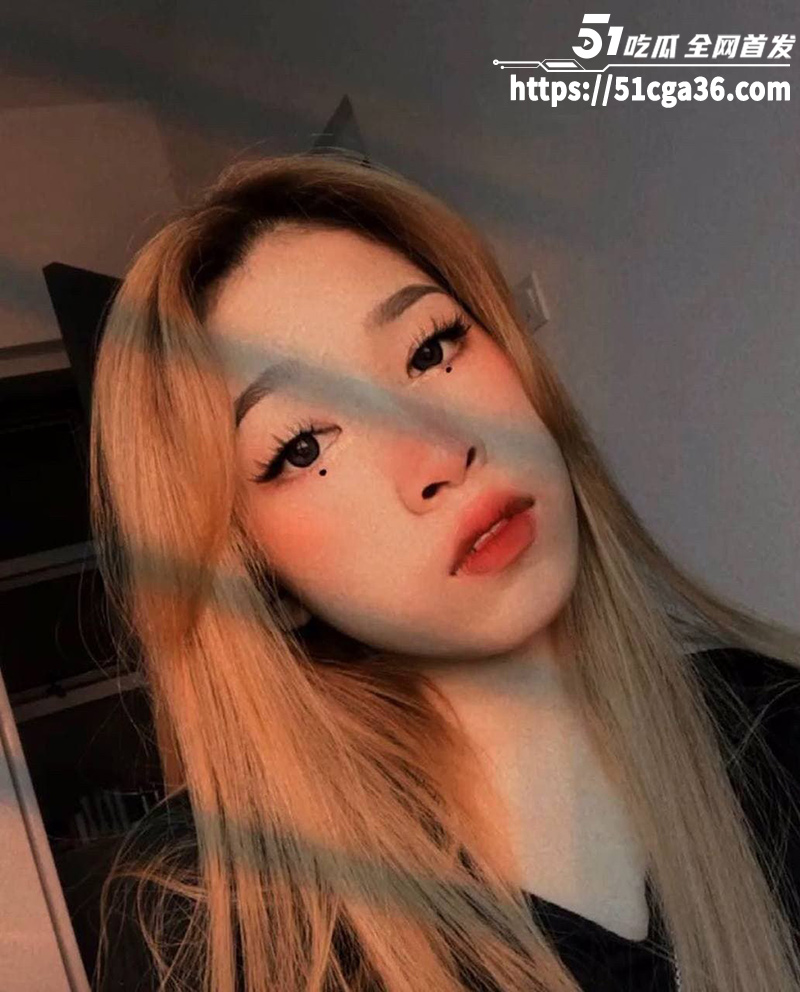 极品金发美女 酒店开房打炮视频流出 主动上位骑乘男友大屌 超绝美臀肉浪滚滚 香艳至极 - 51吃瓜网-51吃瓜网