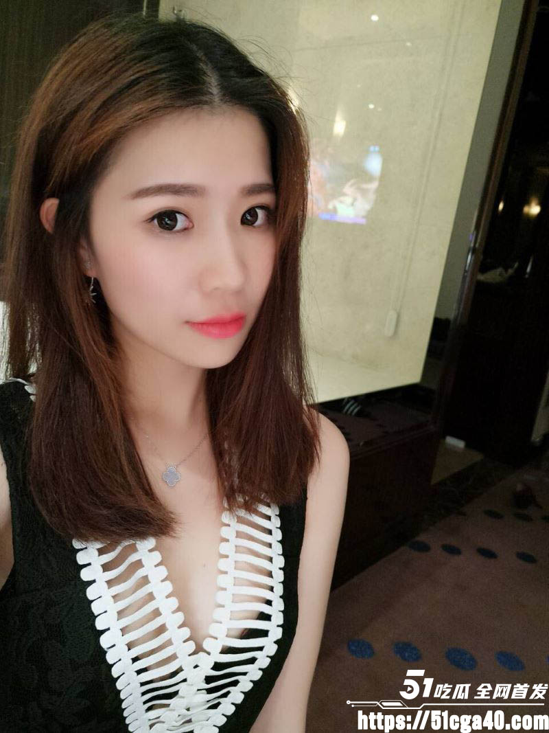 江苏高校极品班花不雅视频泄露 SM调教带狗链舔脚 被大鸡巴甩脸羞辱 反差感爆棚！ - 51吃瓜网-51吃瓜网
