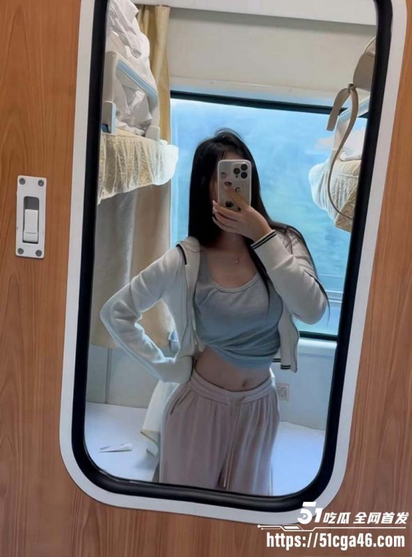 足控胖哥自曝私拍 激战绝色丝足女友 极品白虎穴身姿撩人 完美露脸风情万种！-51吃瓜网