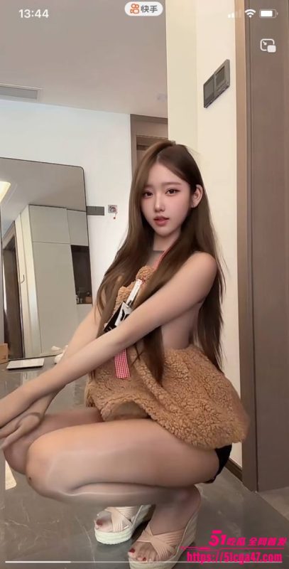 快手150W粉丝网红 胡逗逗 清纯女神私下淫荡反差 湿身蕾丝挑逗金 震动棒猛插骚穴！-51吃瓜网